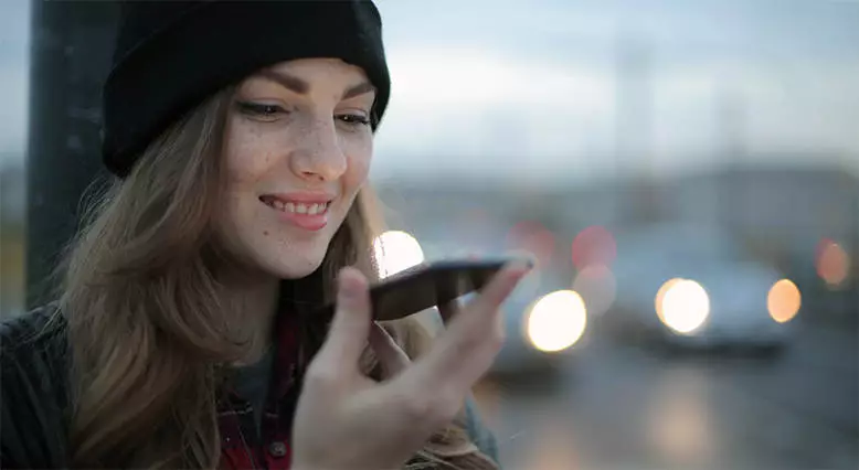 Wat is een voice search en hoe werkt voice search?